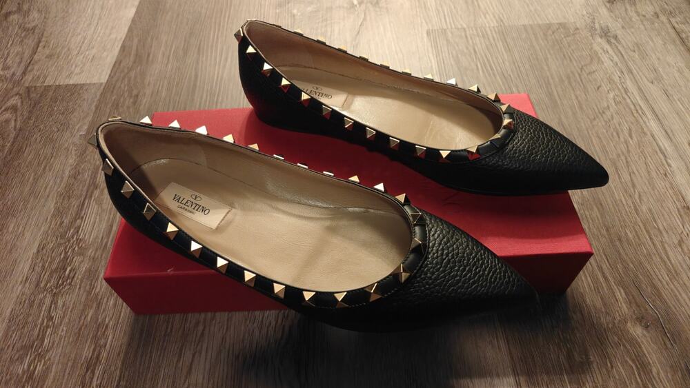 Valentino Garavani Rockstud pointed-toe ballerina flats size 39